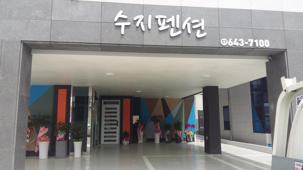 Suzy Pension Yeosu Exteriör bild